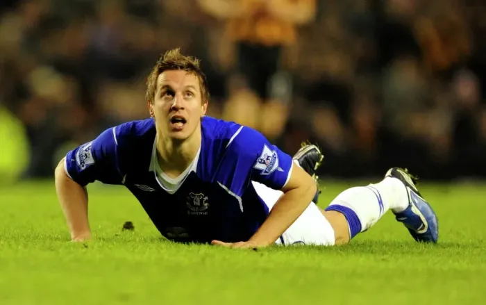 Framed Print : Everton's Jagielka in Defeat: Everton v Hull City, 2009 Premier League Framed Print : Everton's Jagielka in Defeat: Everton v Hull City, 2009 Premier League