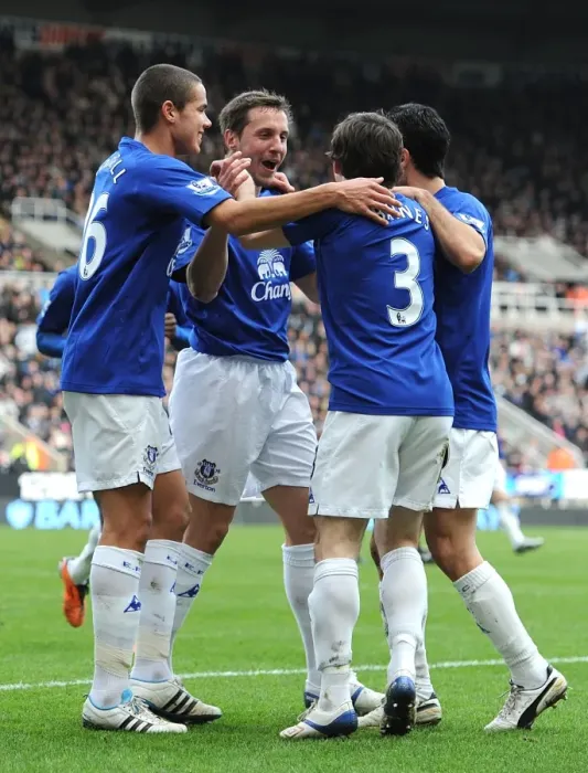 Framed Print : Everton's Jagielka Scores and Celebrates with Team against Newcastle United (05.03.2011, Barclays Premier League) Framed Print : Everton's Jagielka Scores and Celebrates with Team against Newcastle United (05.03.2011, Barclays Premier League)