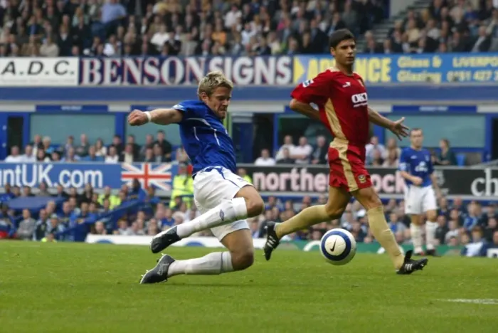 Framed Print : Everton's James Beattie: Reaching for the Ball Framed Print : Everton's James Beattie: Reaching for the Ball