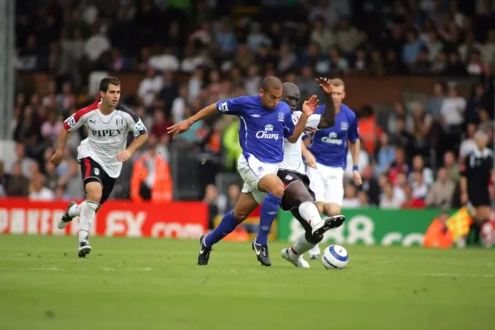 Framed Print : Everton's James Vaughan Outpaces Fulham Defenders: A Streaking Goal Framed Print : Everton's James Vaughan Outpaces Fulham Defenders: A Streaking Goal