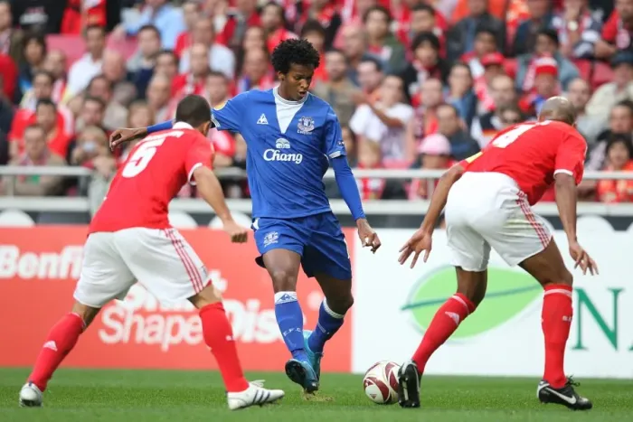 Framed Print : Everton's Joao Alves vs Benfica's Luisao and Amorim: A Tense Europa League Showdown at Estadio da Luz Framed Print : Everton's Joao Alves vs Benfica's Luisao and Amorim: A Tense Europa League Showdown at Estadio da Luz
