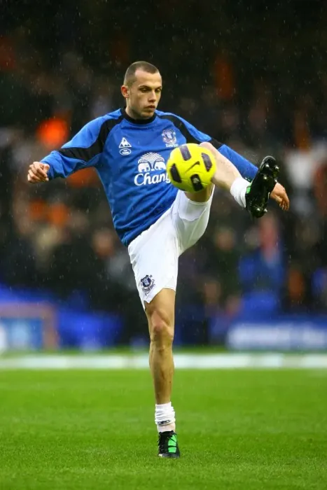 Framed Print : Everton's Johnny Heitinga in Action: Everton vs. Blackpool, Barclays Premier League (05 February 2011), Goodison Park Framed Print : Everton's Johnny Heitinga in Action: Everton vs. Blackpool, Barclays Premier League (05 February 2011), Goodison Park
