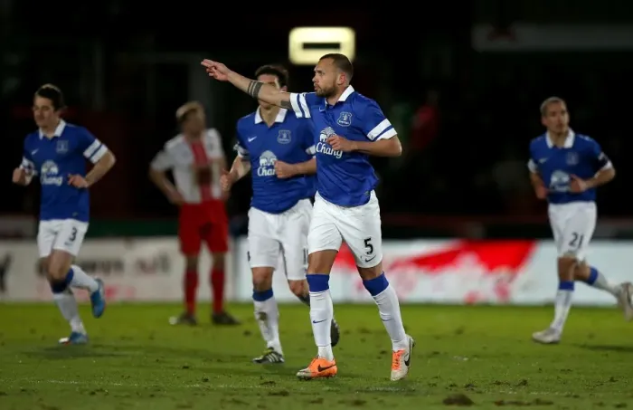 Framed Print : Everton's Johnny Heitinga: Third Goal Blitz in FA Cup Win Against Stevenage (25.01.2014) Framed Print : Everton's Johnny Heitinga: Third Goal Blitz in FA Cup Win Against Stevenage (25.01.2014)