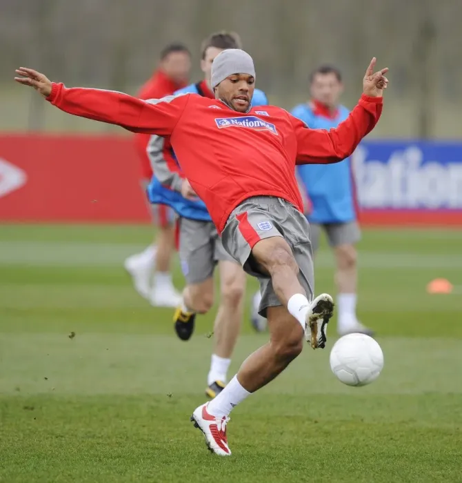 Framed Print : Everton's Joleon Lescott at England Training, London Colney (March 2009) Framed Print : Everton's Joleon Lescott at England Training, London Colney (March 2009)