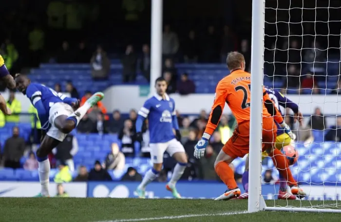 Framed Print : Everton's Lacina Traore Scores Opening Goal in FA Cup Fifth Round Against Swansea City (16-02-2014) Framed Print : Everton's Lacina Traore Scores Opening Goal in FA Cup Fifth Round Against Swansea City (16-02-2014)