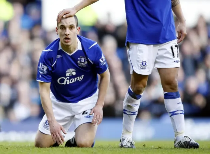 Framed Print : Everton's Leon Osman in FA Cup Quarterfinal Action: Everton vs Middlesbrough (08 / 09) Framed Print : Everton's Leon Osman in FA Cup Quarterfinal Action: Everton vs Middlesbrough (08 / 09)