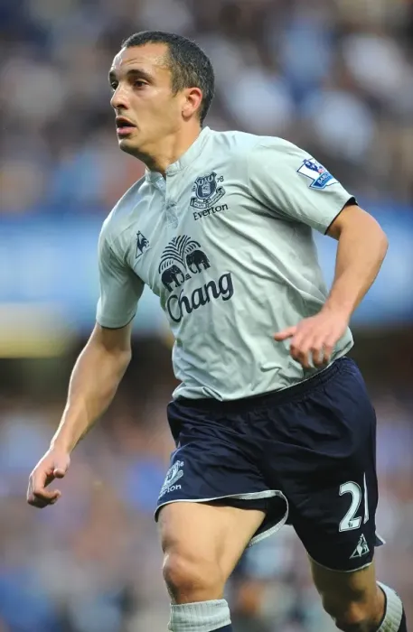 Framed Print : Everton's Leon Osman Faces Off Against Chelsea in Premier League Clash (15 October 2011) Framed Print : Everton's Leon Osman Faces Off Against Chelsea in Premier League Clash (15 October 2011)