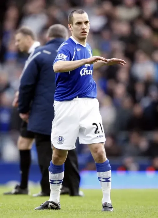 Framed Print : Everton's Leon Osman Readies for FA Cup Quarterfinal Showdown Against Middlesbrough (08 / 09) Framed Print : Everton's Leon Osman Readies for FA Cup Quarterfinal Showdown Against Middlesbrough (08 / 09)