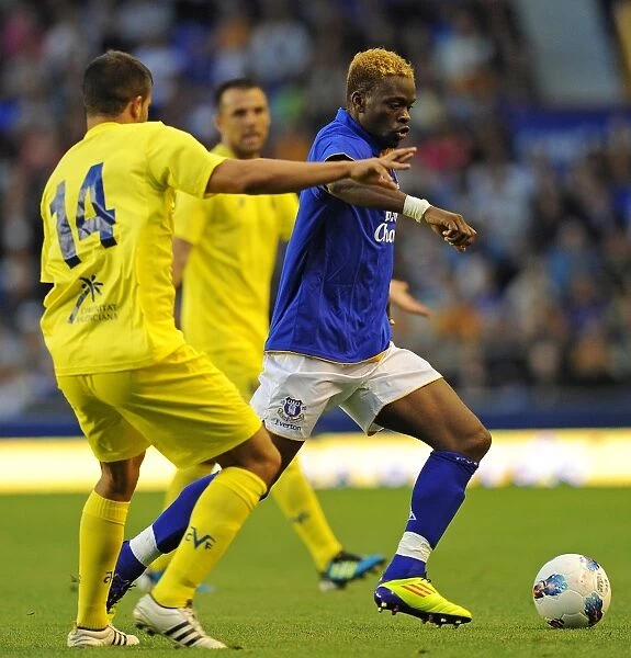 Everton's Louis Saha Battles Past Villarreal's Mario in Thrilling Pre-Season Clash at Goodison Park (05 August 2011)