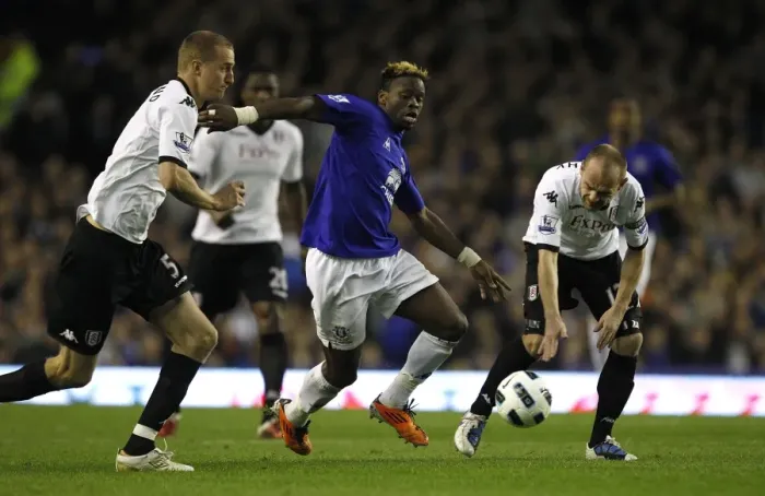 Framed Print : Everton's Louis Saha Faces Off Against Fulham's Brede Hangeland and Danny Murphy in Intense Barclays Premier League Clash (19 March 2011) Framed Print : Everton's Louis Saha Faces Off Against Fulham's Brede Hangeland and Danny Murphy in Intense Barclays Premier League Clash (19 March 2011)