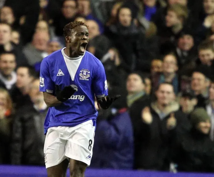 Framed Print : Everton's Louis Saha: Thrilling the Crowd with a Goal Against Chelsea at Goodison Park Framed Print : Everton's Louis Saha: Thrilling the Crowd with a Goal Against Chelsea at Goodison Park