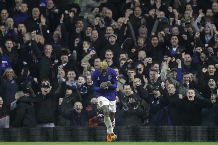 Framed Print : Everton's Louis Saha: Triumphant Three-Goal Blitz Against Blackpool (05.02.2011) Framed Print : Everton's Louis Saha: Triumphant Three-Goal Blitz Against Blackpool (05.02.2011)