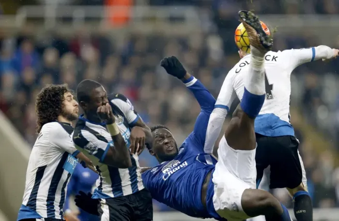 Framed Print : Everton's Lukaku Goes for Overhead Kick Against Newcastle at St. James Park Framed Print : Everton's Lukaku Goes for Overhead Kick Against Newcastle at St. James Park
