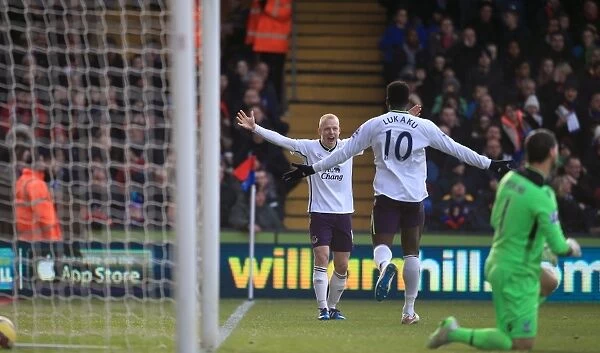 Everton's Lukaku and Naismith: A Dynamic Duo Celebrates First Goal Against Crystal Palace in Premier League