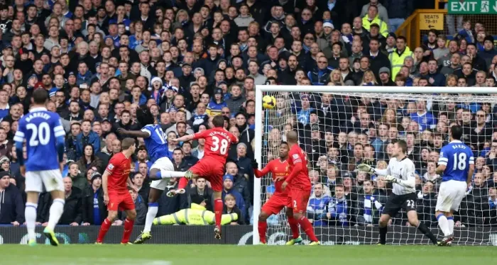 Framed Print : Everton's Lukaku Scores Dramatic Equalizer Against Liverpool in 3-3 Thriller