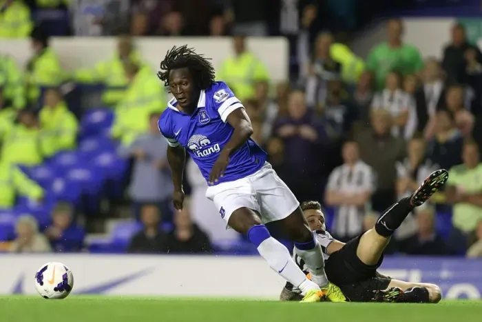 Framed Print : Everton's Lukaku Scores Dramatic Winner Against Newcastle United (3-2): Goodison Park, September 30, 2013 Framed Print : Everton's Lukaku Scores Dramatic Winner Against Newcastle United (3-2): Goodison Park, September 30, 2013