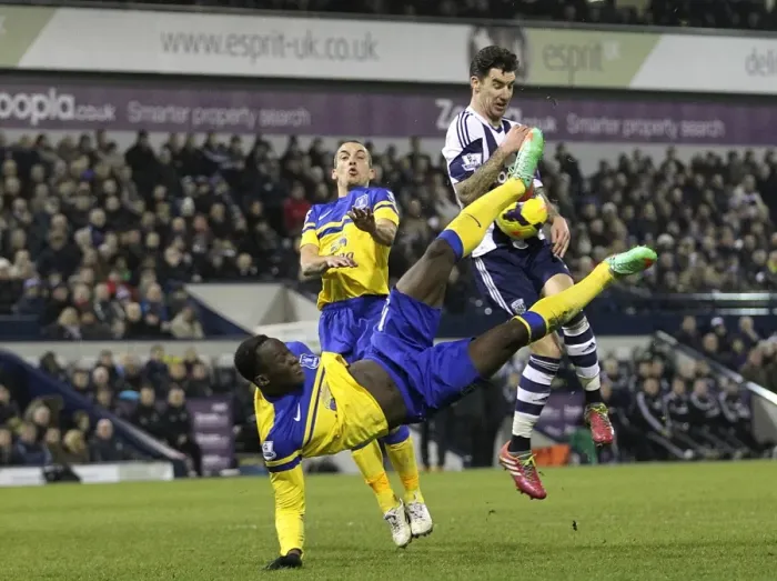 Framed Print : Everton's Lukaku Scores Epic Overhead Kick Against West Bromwich Albion: A Premier League Rivalry (20-01-2014) Framed Print : Everton's Lukaku Scores Epic Overhead Kick Against West Bromwich Albion: A Premier League Rivalry (20-01-2014)