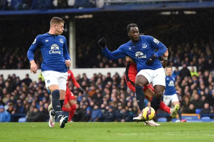 Framed Print : Everton's Lukaku Scores Stunner at Goodison Park Against Leicester City in Premier League Framed Print : Everton's Lukaku Scores Stunner at Goodison Park Against Leicester City in Premier League