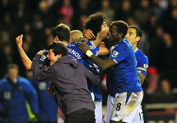 Everton's Marouane Fellaini Scores and Celebrates with Team against Sunderland in Barclays Premier League