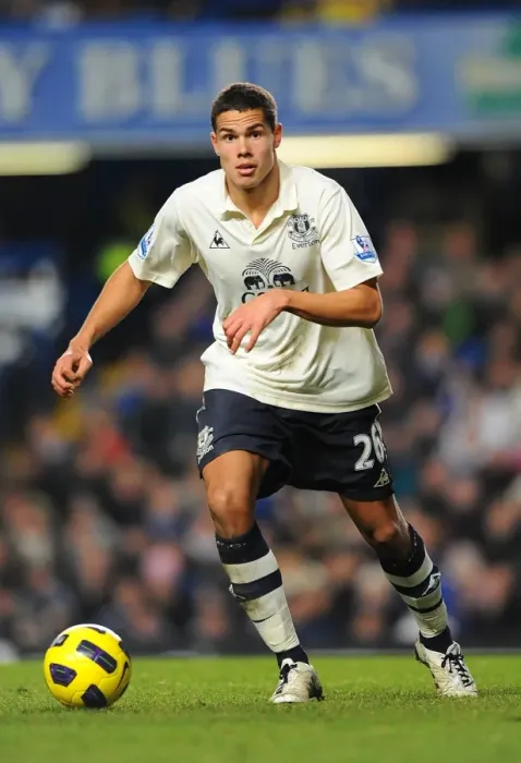 Framed Print : Everton's Midfield Maestro: Jack Rodwell