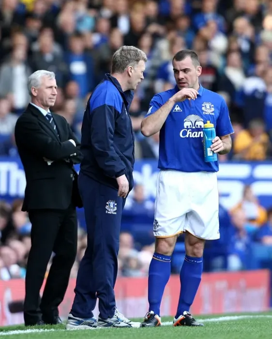 Framed Print : Everton's Moyes and Gibson in Deep Discussion: Premier League Clash vs. Newcastle United (13 May 2012)