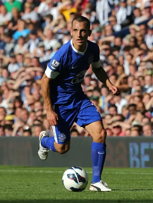 Framed Print : Everton's Osman Shines: 2-0 Victory over West Bromwich Albion (September 1, 2012) Framed Print : Everton's Osman Shines: 2-0 Victory over West Bromwich Albion (September 1, 2012)