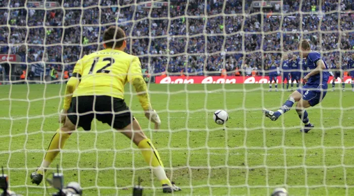 Framed Print : Everton's Phil Jagielka Scores the FA Cup Semi-Final Winning Penalty Against Manchester United at Wembley Stadium (April 19, 2009) Framed Print : Everton's Phil Jagielka Scores the FA Cup Semi-Final Winning Penalty Against Manchester United at Wembley Stadium (April 19, 2009)