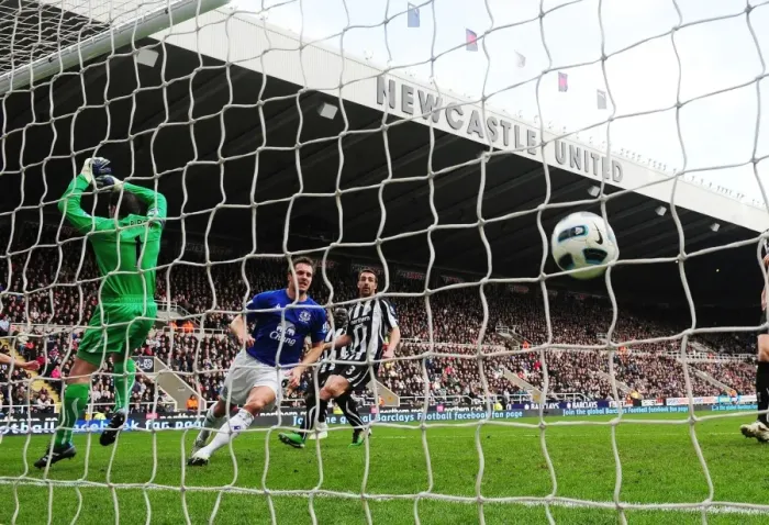 Framed Print : Evertons Phil Jagielka scores their second goal during the Barclays Premier League match at St James Park, Newcastle Framed Print : Evertons Phil Jagielka scores their second goal during the Barclays Premier League match at St James Park, Newcastle