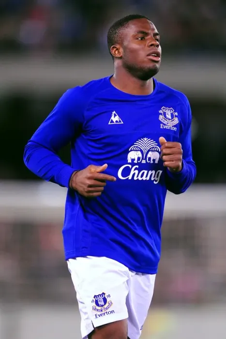 Framed Print : Everton's Powerful Striker: Victor Anichebe Framed Print : Everton's Powerful Striker: Victor Anichebe