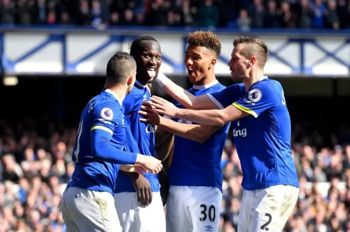 Framed Print : Everton's Romelu Lukaku Celebrates His Hat-Trick Against Burnley (Premier League 2016-17) Framed Print : Everton's Romelu Lukaku Celebrates His Hat-Trick Against Burnley (Premier League 2016-17)