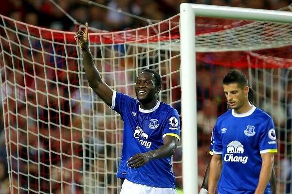 Everton's Romelu Lukaku Rejoices in Scoring His Second Goal Against Sunderland at Stadium of Light