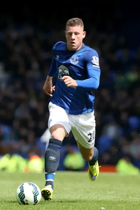 Framed Print : Everton's Ross Barkley in Action: Thrilling Moments from Everton vs Sunderland at Goodison Park