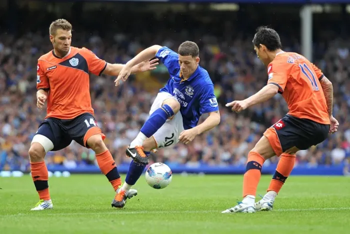 Framed Print : Everton's Ross Barkley Faces Off Against Faurlin and Buzsaky of QPR in Intense Premier League Clash (2011)