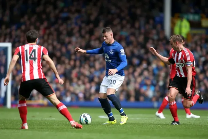 Framed Print : Everton's Ross Barkley Faces Off Against Sunderland's Jordi Gomez and Lee Cattermole during Barclays Premier League Clash Framed Print : Everton's Ross Barkley Faces Off Against Sunderland's Jordi Gomez and Lee Cattermole during Barclays Premier League Clash