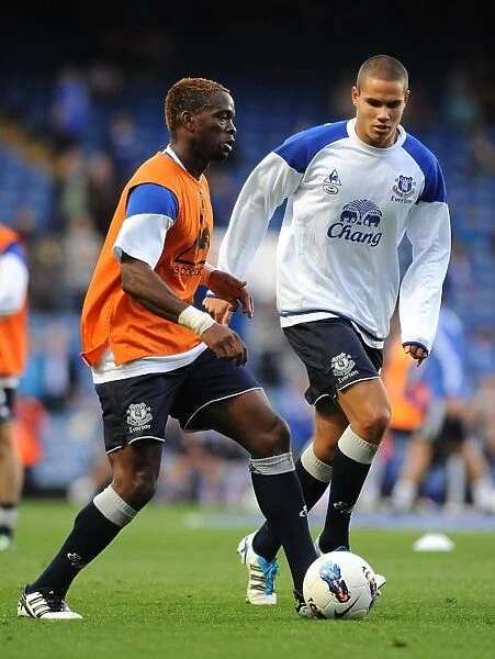 Everton's Saha and Rodwell Pre-Match Warm-Up at Stamford Bridge (15 October 2011)