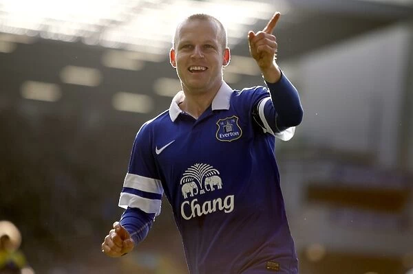 Everton's Steven Naismith Celebrates Second Goal in FA Cup Fifth Round Victory over Swansea City (16-02-2014)