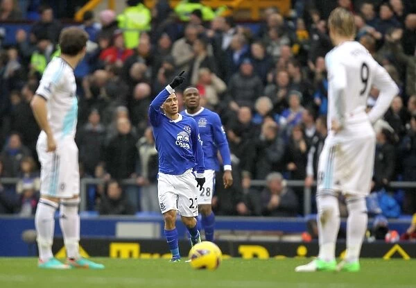 Evertons Steven Pienaar (centre) celebrates after scoring his teams opening goal