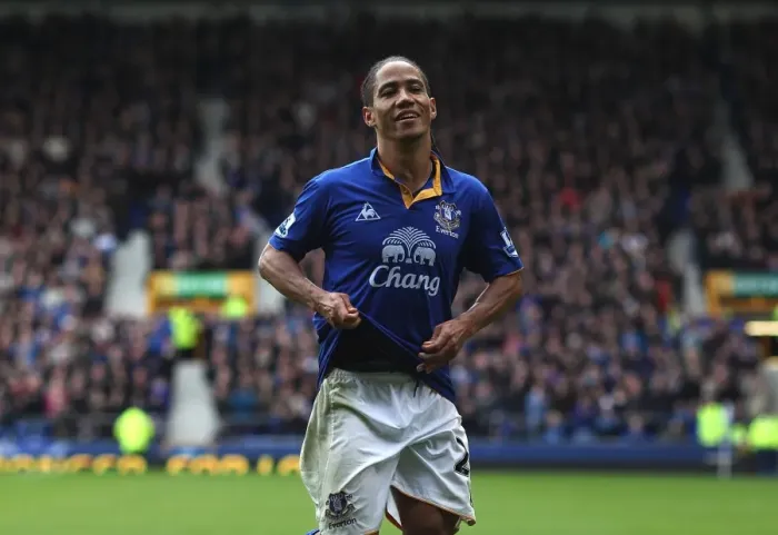 Framed Print : Everton's Steven Pienaar: Double Delight as He Celebrates Second Goal Against Sunderland (09 April 2012, Goodison Park) Framed Print : Everton's Steven Pienaar: Double Delight as He Celebrates Second Goal Against Sunderland (09 April 2012, Goodison Park)