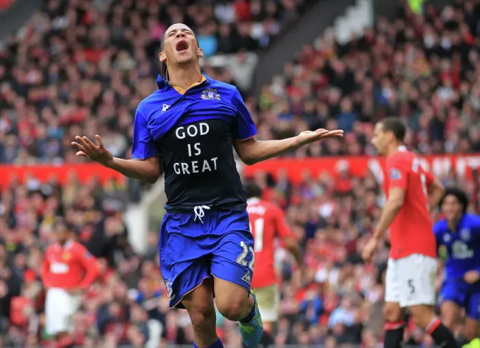 Framed Print : Everton's Steven Pienaar Scores Fourth Goal and Reveals God is Great T-shirt vs. Manchester United (22 April 2012, Old Trafford) Framed Print : Everton's Steven Pienaar Scores Fourth Goal and Reveals God is Great T-shirt vs. Manchester United (22 April 2012, Old Trafford)