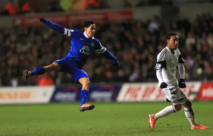 Framed Print : Everton's Steven Pienaar Sparks Victory over Swansea City in the Barclays Premier League (December 22, 2013 - Liberty Stadium) Framed Print : Everton's Steven Pienaar Sparks Victory over Swansea City in the Barclays Premier League (December 22, 2013 - Liberty Stadium)