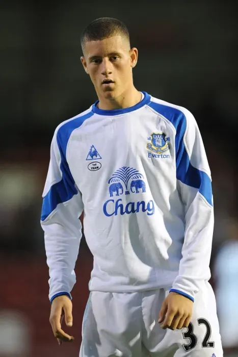 Framed Print : Everton's Tenacious Midfield Maestro: Ross Barkley Framed Print : Everton's Tenacious Midfield Maestro: Ross Barkley