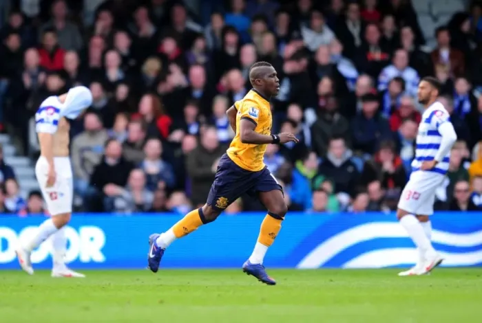 Framed Print : Everton's Thrilling Royston Drenthe Goal Celebration: Premier League Victory at Queens Park Rangers (03 March 2012)