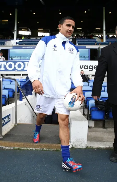 Framed Print : Everton's Tim Cahill: Focused and Ready – Pre-Match Ritual Before Newcastle United Clash (Barclays Premier League, 13 May 2012) Framed Print : Everton's Tim Cahill: Focused and Ready – Pre-Match Ritual Before Newcastle United Clash (Barclays Premier League, 13 May 2012)