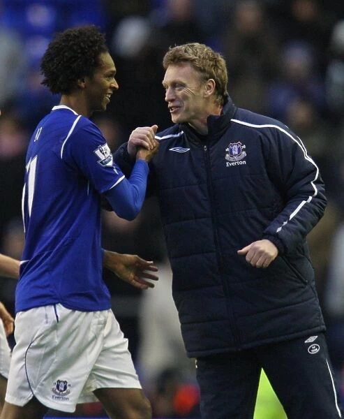 Everton's Triumph: Moyes and Jo's Jubilant Moment after Beating Bolton Wanderers (08 / 09)