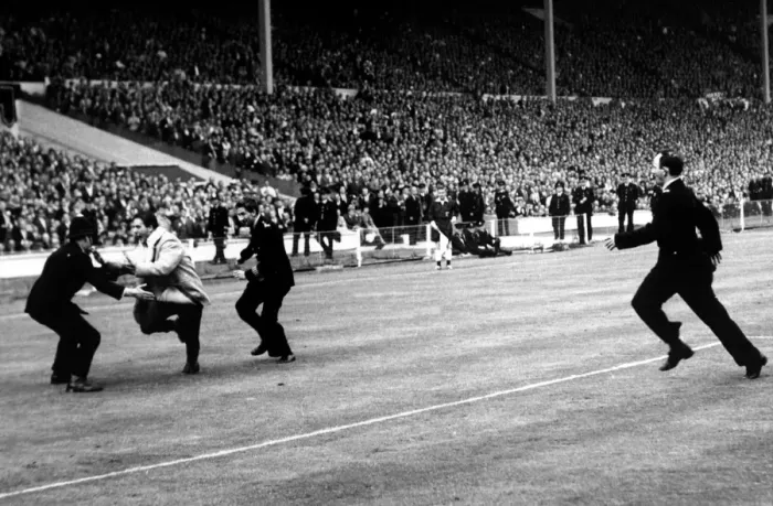 Framed Print : Everton's Unforgettable FA Cup Final: A Fan's Defiant Moment Amidst Three Policemen (1966) Framed Print : Everton's Unforgettable FA Cup Final: A Fan's Defiant Moment Amidst Three Policemen (1966)