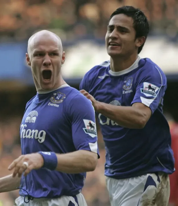 Framed Print : Everton's Unforgettable Moment: Johnson and Cahill's Thrilling Goal Celebration
