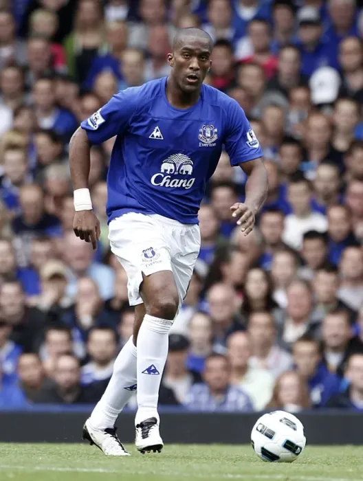 Framed Print : Everton's Unyielding Defender: Sylvain Distin Framed Print : Everton's Unyielding Defender: Sylvain Distin