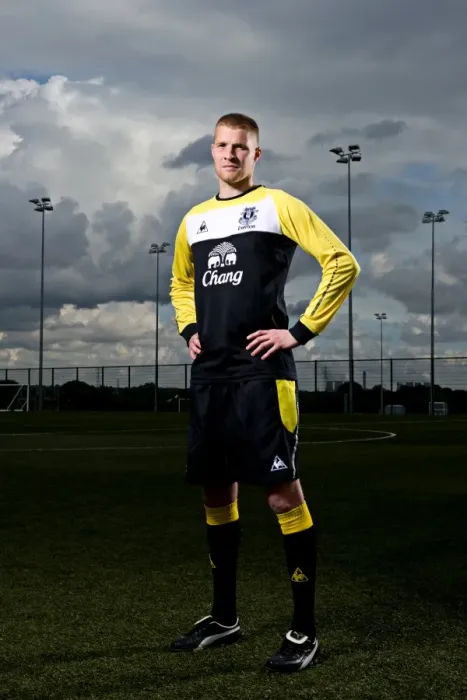 Framed Print : Everton's Unyielding Guardian: Iain Turner Framed Print : Everton's Unyielding Guardian: Iain Turner