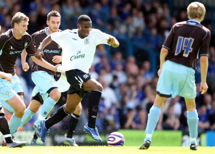 Framed Print : Everton's Victor Anichebe in Action: Pre-Season Thriller at Bury's Gigg Lane (July 2007) Framed Print : Everton's Victor Anichebe in Action: Pre-Season Thriller at Bury's Gigg Lane (July 2007)