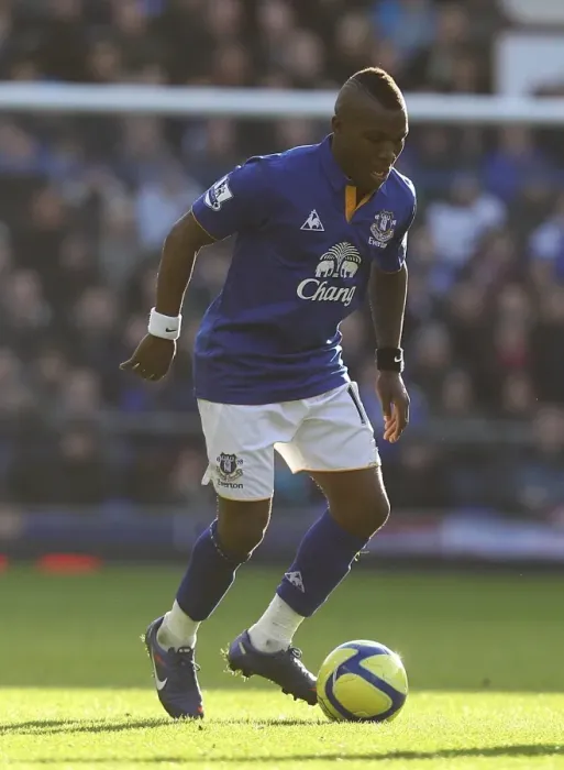 Framed Print : FA Cup Fifth Round Battle: Everton vs Blackpool - Royston Drenthe's Showdown at Goodison Park Framed Print : FA Cup Fifth Round Battle: Everton vs Blackpool - Royston Drenthe's Showdown at Goodison Park